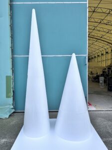 色々な特大サイズの円錐
