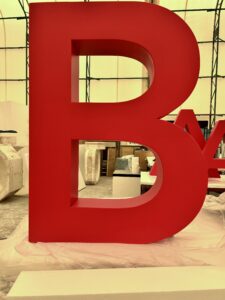 発泡スチロール巨大アルファベット加工