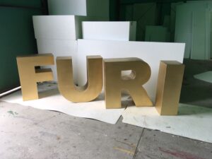 発泡スチロール文字カットと塗装