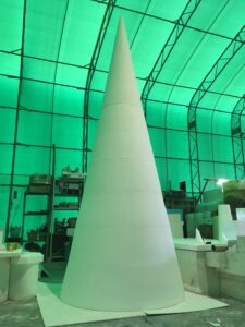 発泡スチロール巨大な円すい